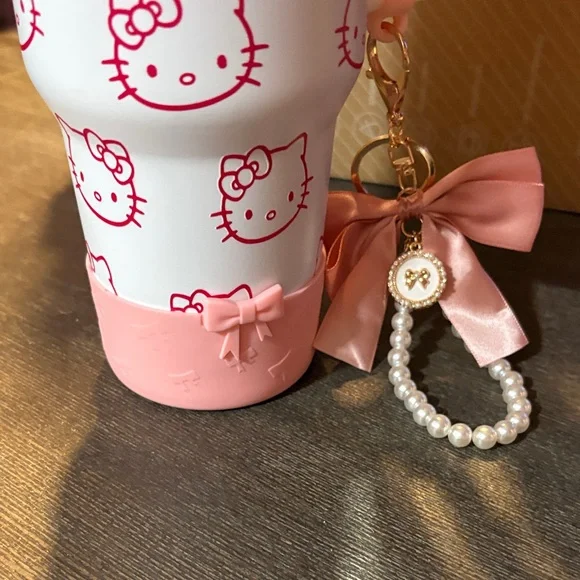🩷Stanley White & Pink Hello Kitty Quencher Tumbler with Charm🩷 - Picture 4 of 10